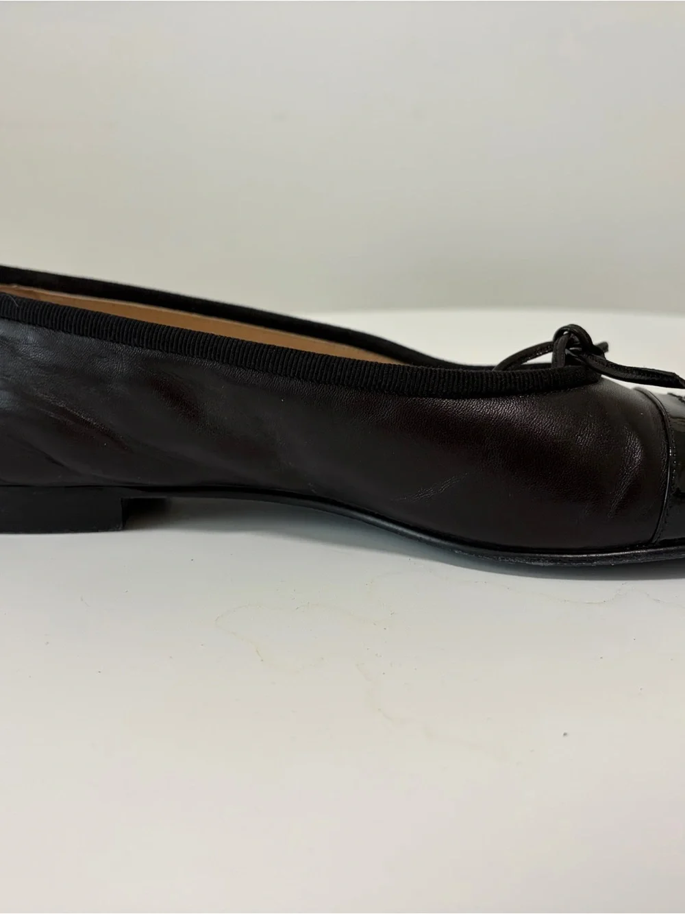 CHANEL Black Lambskin & Patent Calfskin Ballet Flats size 39